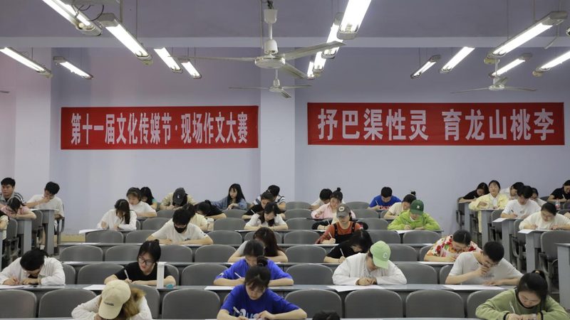 短视频代运营的效果评估，离不开数据的支持。以下是一些关键数据指标：